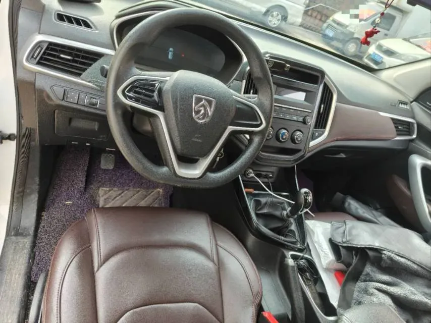 2021 BaoJun 530 1.5T 147HP L4 6MT,autocango,china used car exporter,china ev exporter,chinese used car exporter,chinese used ev exporter