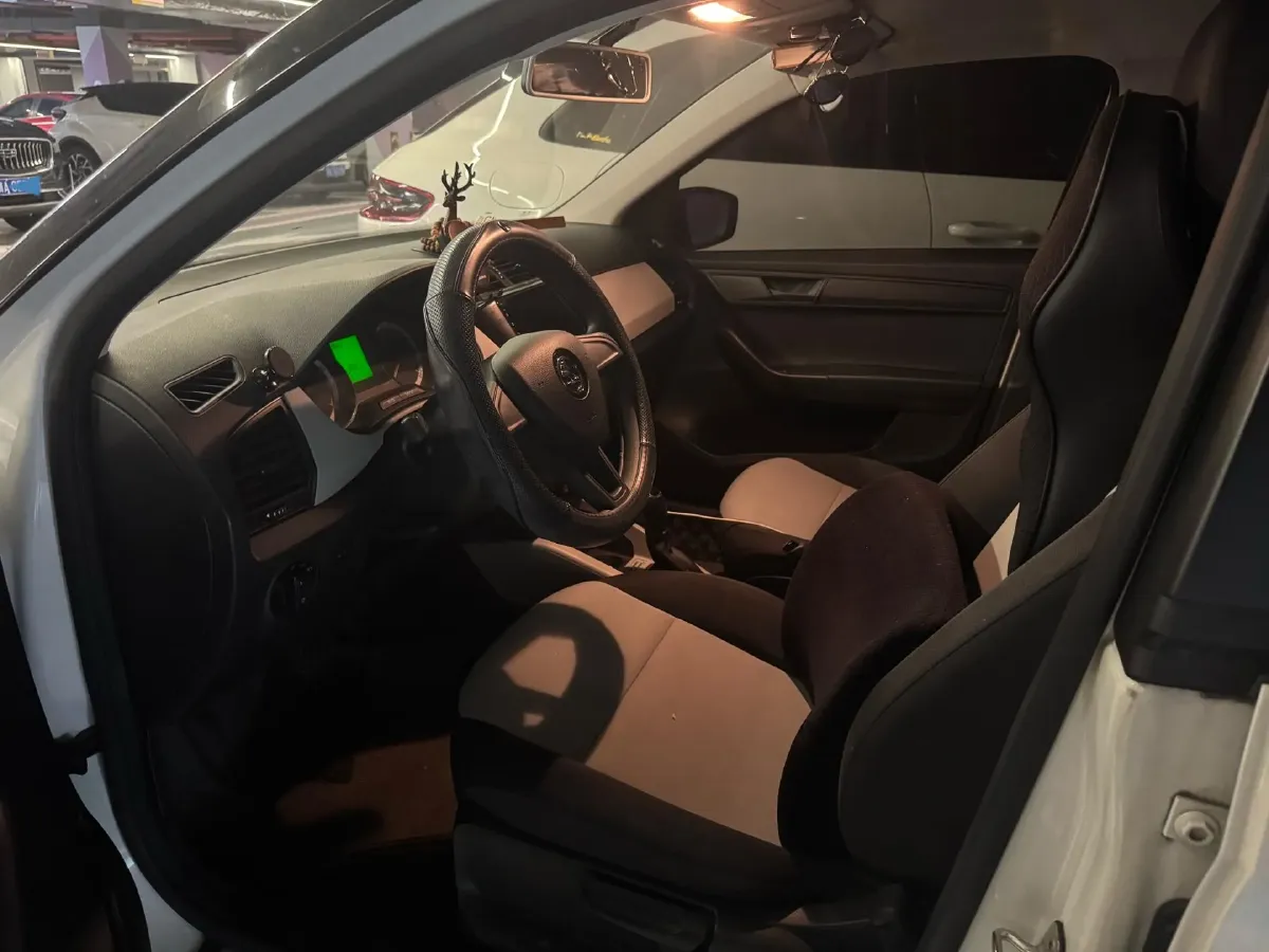 2017 Skoda Fabia 1.4L 90HP L4 6AT,autocango,china used car exporter,china ev exporter,chinese used car exporter,chinese used ev exporter