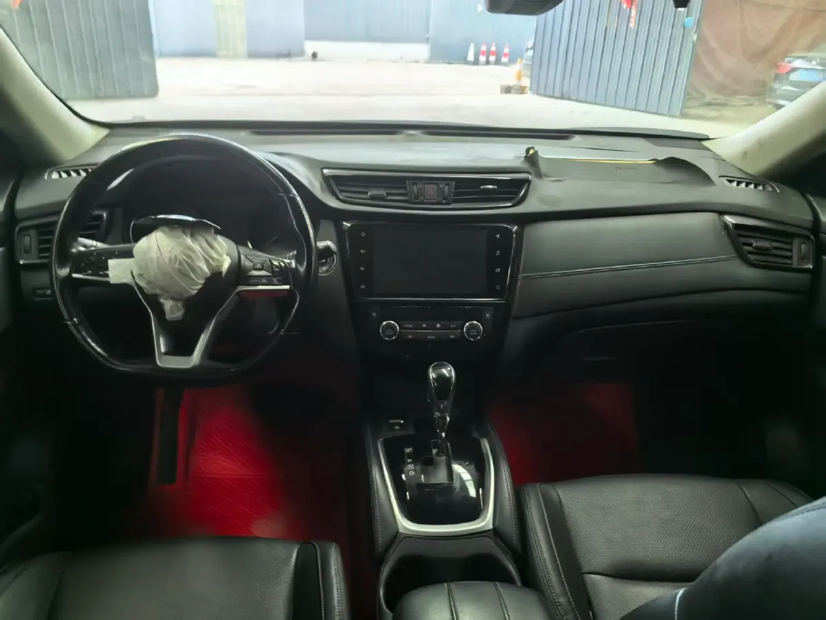 2020 Nissan X-Trail 2.0L 154HP L4 CVT,autocango,china used car exporter,china ev exporter,chinese used car exporter,chinese used ev exporter