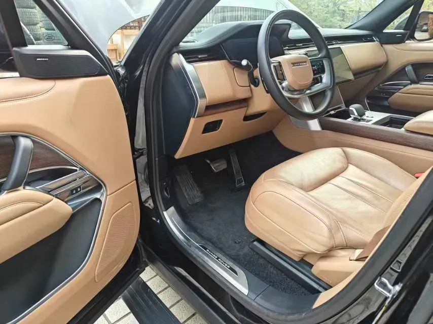 2025 Land Rover Range Rover 3.0T 400HP L6 8AT,autocango,china used car exporter,china ev exporter,chinese used car exporter,chinese used ev exporter