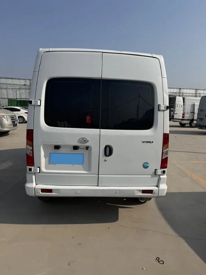 2023 MAXUS XinTu V80 2.0T 139HP L4 6MT,autocango,china used car exporter,china ev exporter,chinese used car exporter,chinese used ev exporter