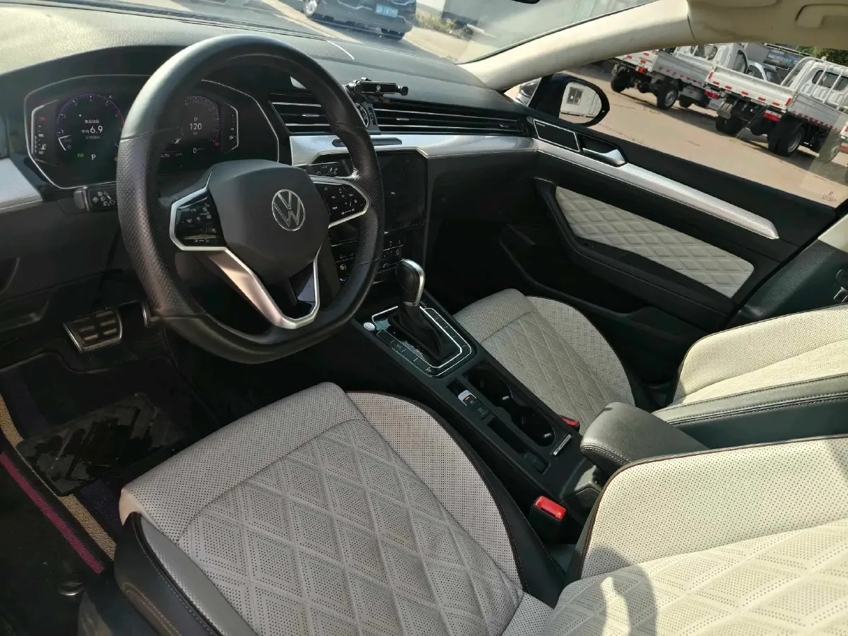 2023 Volkswagen Magotan 2.0T 220HP L4 7DCT,autocango,china used car exporter,china ev exporter,chinese used car exporter,chinese used ev exporter