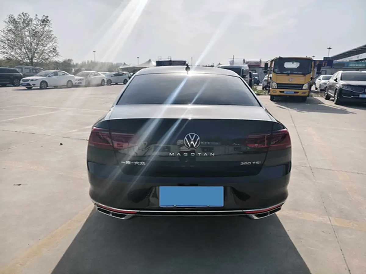 2023 Volkswagen Magotan 2.0T 220HP L4 7DCT,autocango,china used car exporter,china ev exporter,chinese used car exporter,chinese used ev exporter