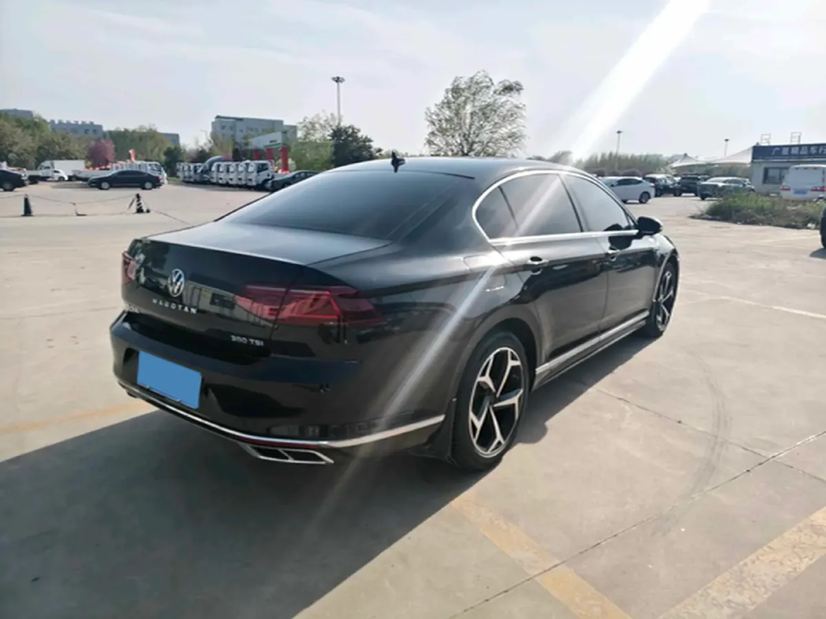 2023 Volkswagen Magotan 2.0T 220HP L4 7DCT,autocango,china used car exporter,china ev exporter,chinese used car exporter,chinese used ev exporter