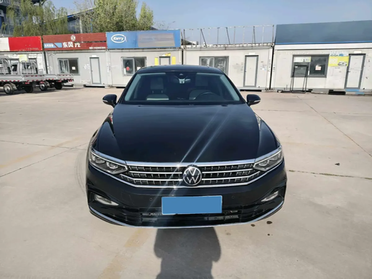 2023 Volkswagen Magotan 2.0T 220HP L4 7DCT,autocango,china used car exporter,china ev exporter,chinese used car exporter,chinese used ev exporter
