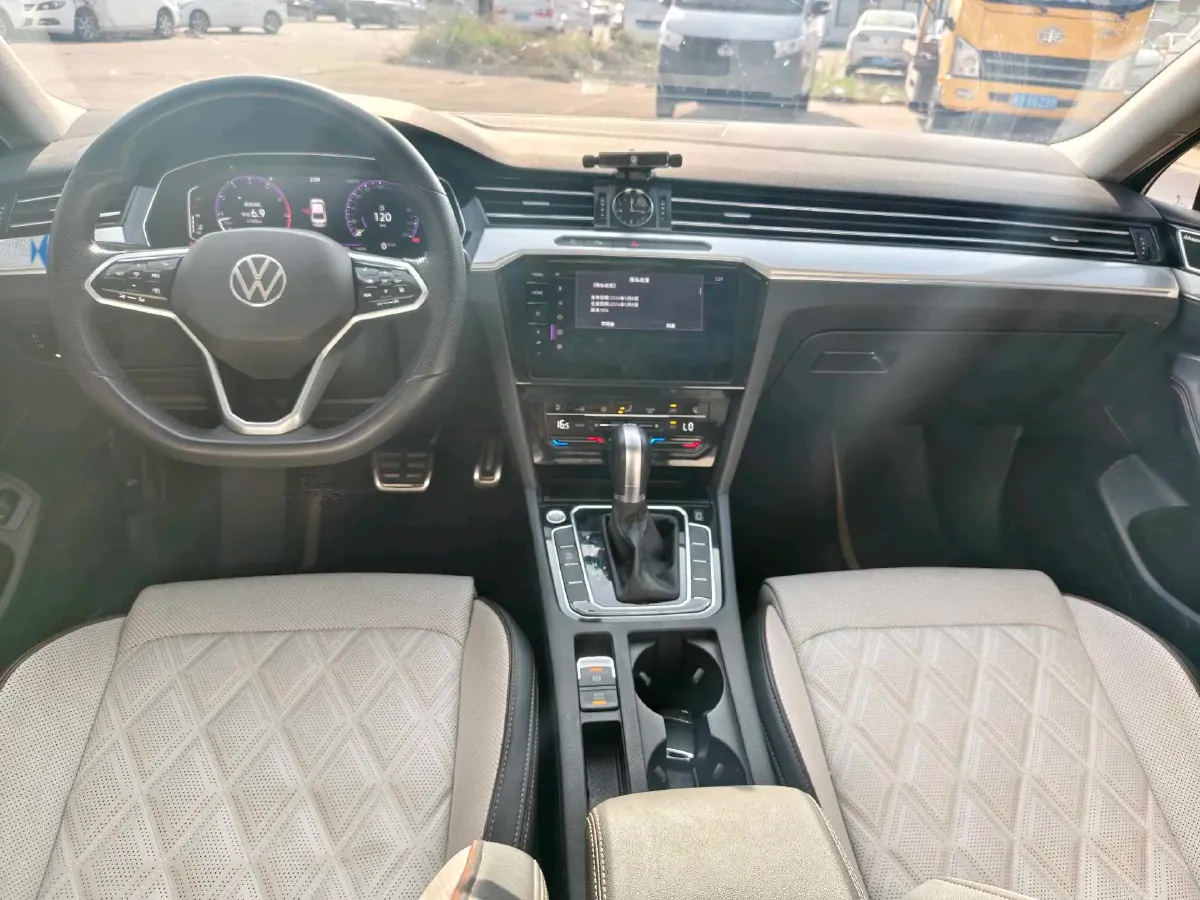 2023 Volkswagen Magotan 2.0T 220HP L4 7DCT,autocango,china used car exporter,china ev exporter,chinese used car exporter,chinese used ev exporter