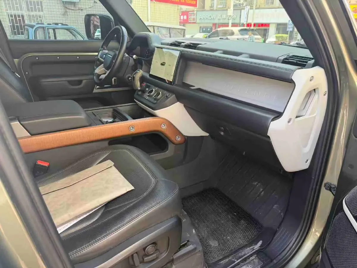 2023 Land Rover Defender 3.0T 400HP L6 8AT,autocango,china used car exporter,china ev exporter,chinese used car exporter,chinese used ev exporter