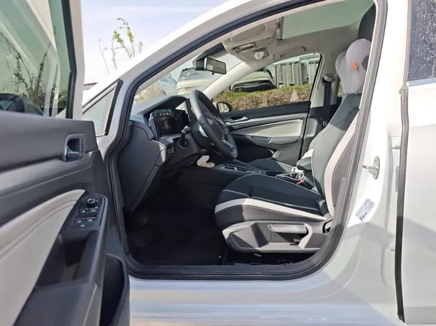 2025 Volkswagen Golf 1.5T 160HP L4 7DCT,autocango,china used car exporter,china ev exporter,chinese used car exporter,chinese used ev exporter