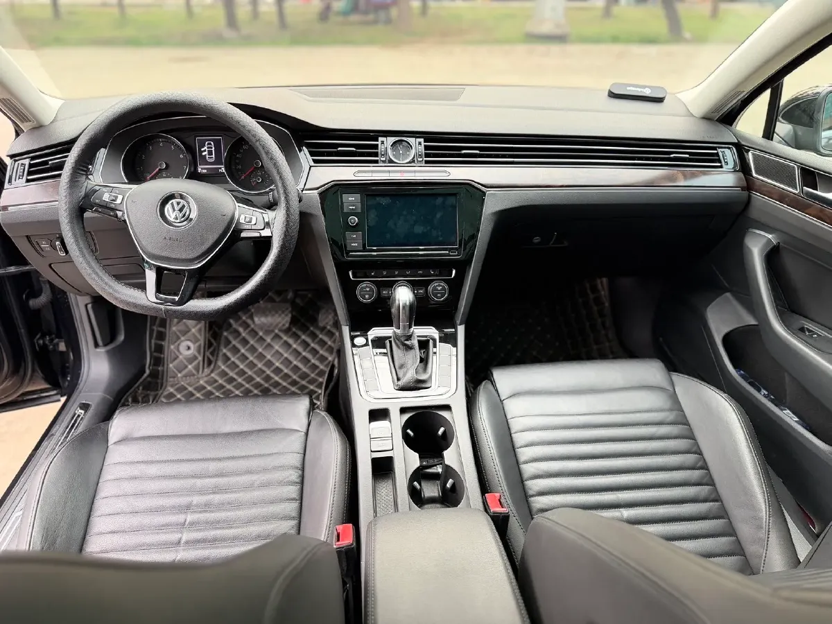 2019 Volkswagen Magotan 2.0T 186HP L4 7DCT,autocango,china used car exporter,china ev exporter,chinese used car exporter,chinese used ev exporter