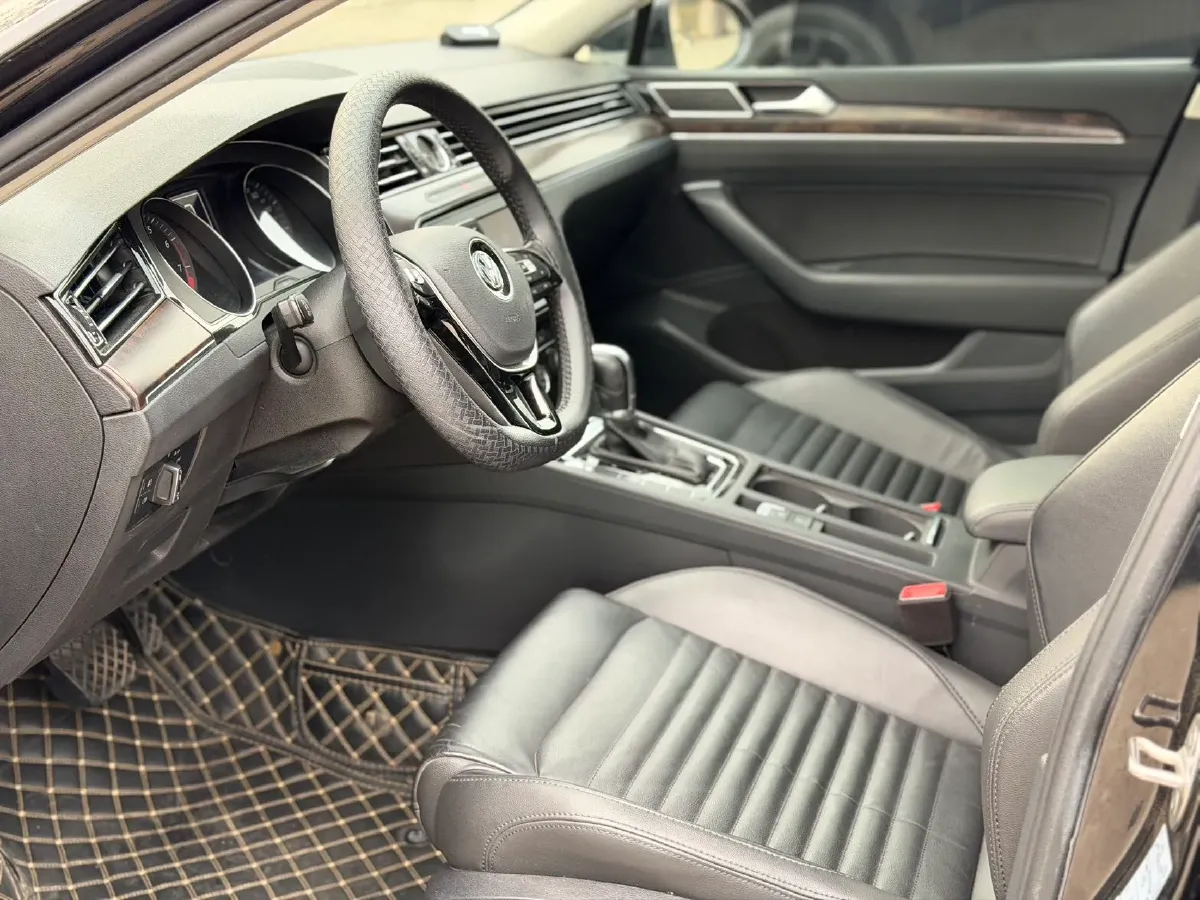 2019 Volkswagen Magotan 2.0T 186HP L4 7DCT,autocango,china used car exporter,china ev exporter,chinese used car exporter,chinese used ev exporter