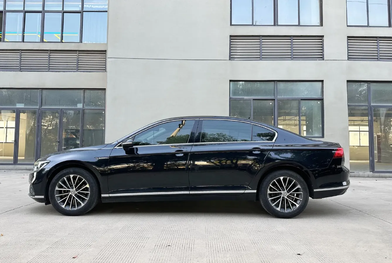 2020 Volkswagen Magotan 2.0T 186HP L4 7DCT,autocango,china used car exporter,china ev exporter,chinese used car exporter,chinese used ev exporter