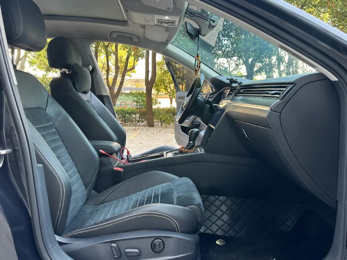 2020 Volkswagen Magotan 2.0T 186HP L4 7DCT,autocango,china used car exporter,china ev exporter,chinese used car exporter,chinese used ev exporter