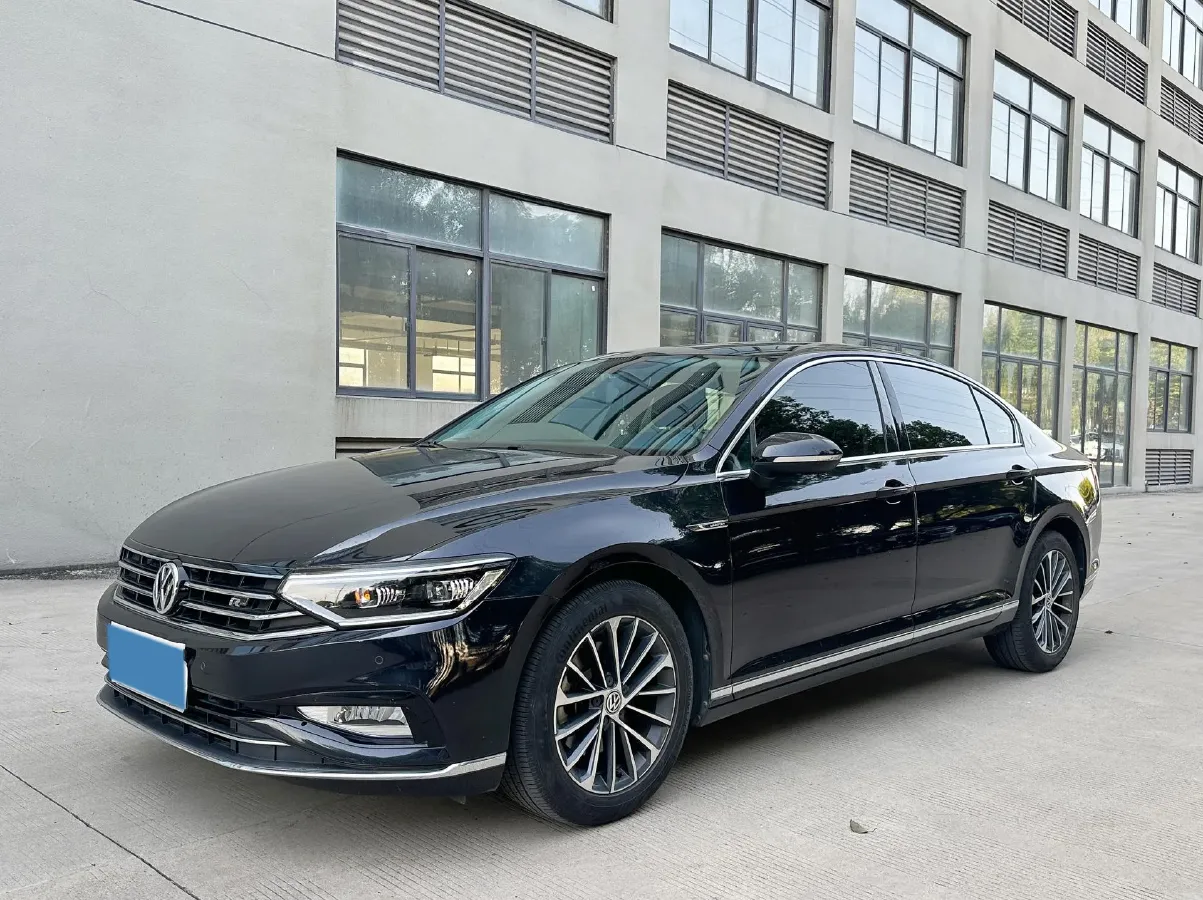 2020 Volkswagen Magotan 2.0T 186HP L4 7DCT,autocango,china used car exporter,china ev exporter,chinese used car exporter,chinese used ev exporter