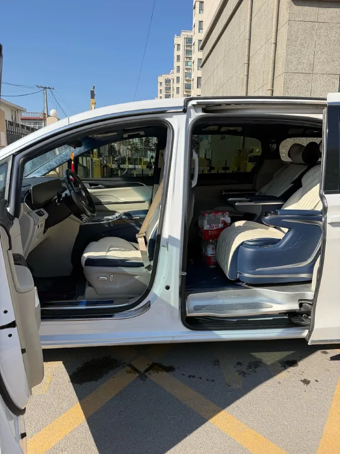 2023 Buick GL8 2.0T 237HP L4 9AT,autocango,china used car exporter,china ev exporter,chinese used car exporter,chinese used ev exporter