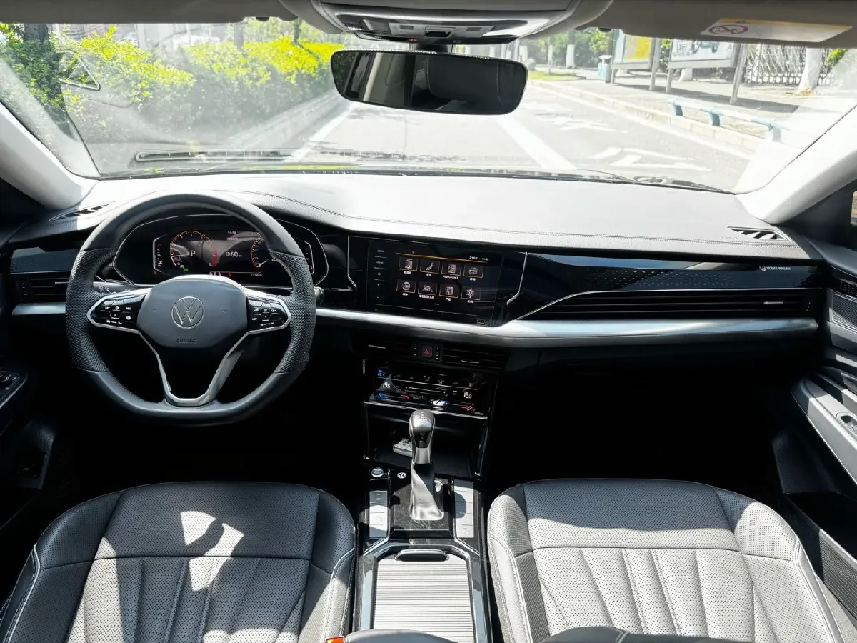 2024 Volkswagen Passat 2.0T 186HP L4 7DCT,autocango,china used car exporter,china ev exporter,chinese used car exporter,chinese used ev exporter