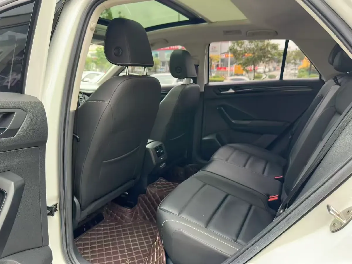 2022 Volkswagen T-Roc 1.4T 150HP L4 7DCT,autocango,china used car exporter,china ev exporter,chinese used car exporter,chinese used ev exporter