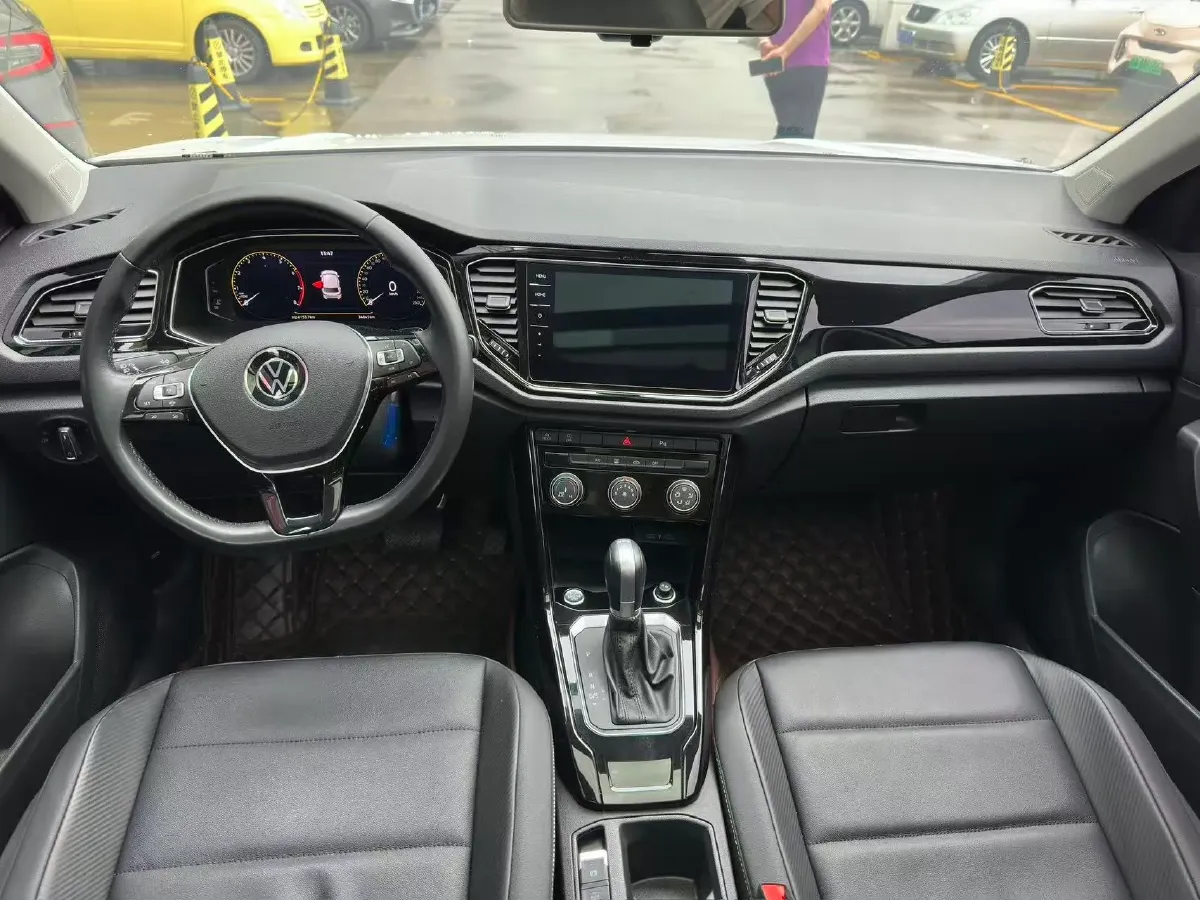 2022 Volkswagen T-Roc 1.4T 150HP L4 7DCT,autocango,china used car exporter,china ev exporter,chinese used car exporter,chinese used ev exporter