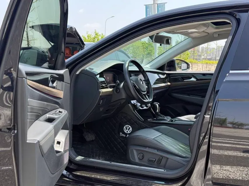 2019 Volkswagen Passat 2.0T 186HP L4 7DCT,autocango,china used car exporter,china ev exporter,chinese used car exporter,chinese used ev exporter