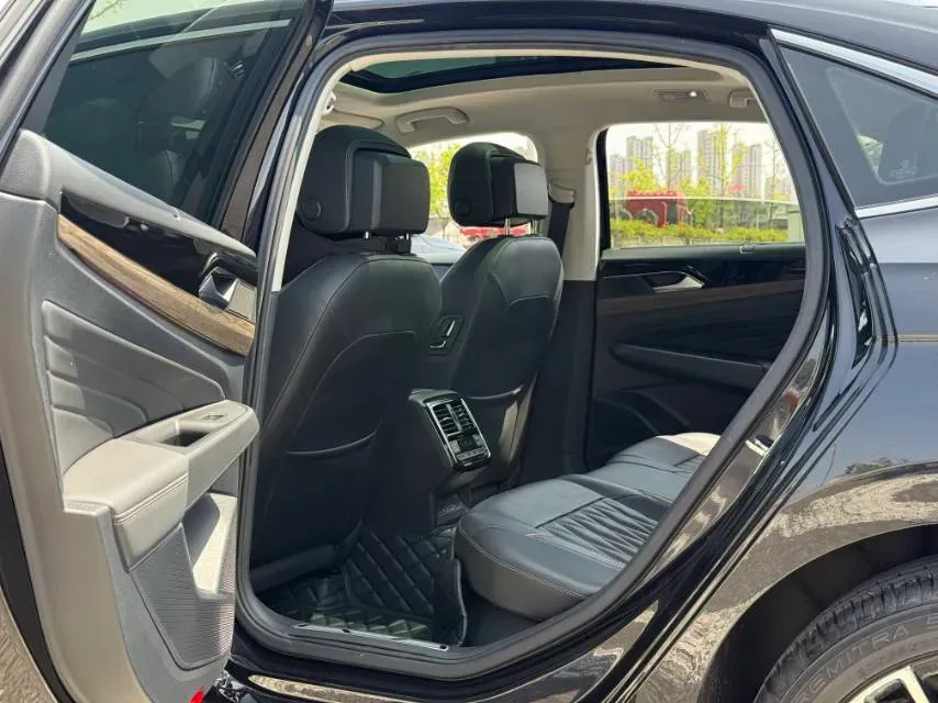 2019 Volkswagen Passat 2.0T 186HP L4 7DCT,autocango,china used car exporter,china ev exporter,chinese used car exporter,chinese used ev exporter