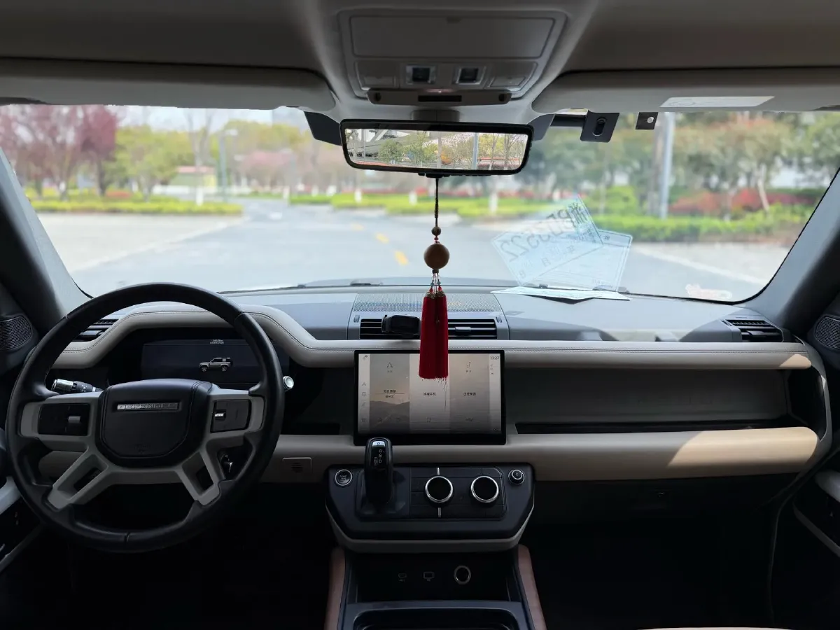 2022 Land Rover Defender 2.0T 300HP L4 8AT,autocango,china used car exporter,china ev exporter,chinese used car exporter,chinese used ev exporter