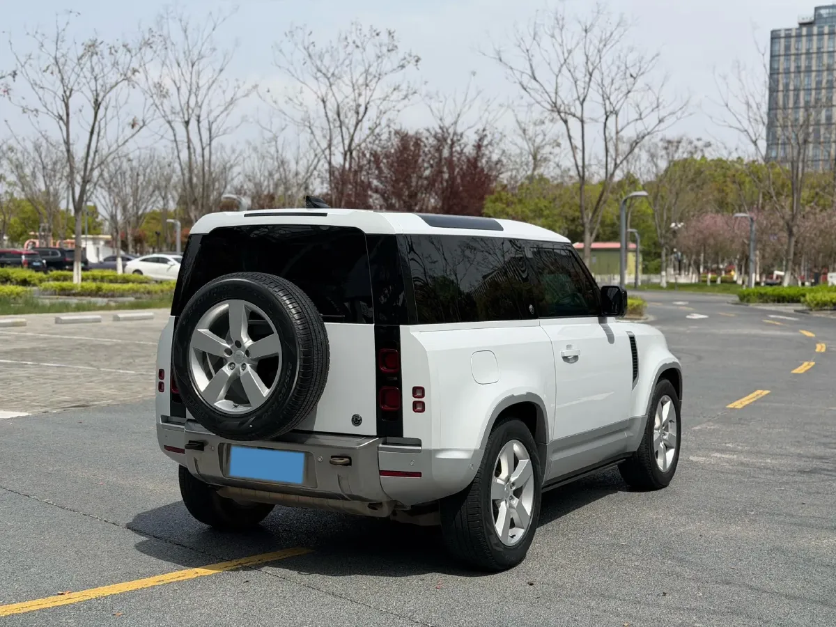 2022 Land Rover Defender 2.0T 300HP L4 8AT,autocango,china used car exporter,china ev exporter,chinese used car exporter,chinese used ev exporter