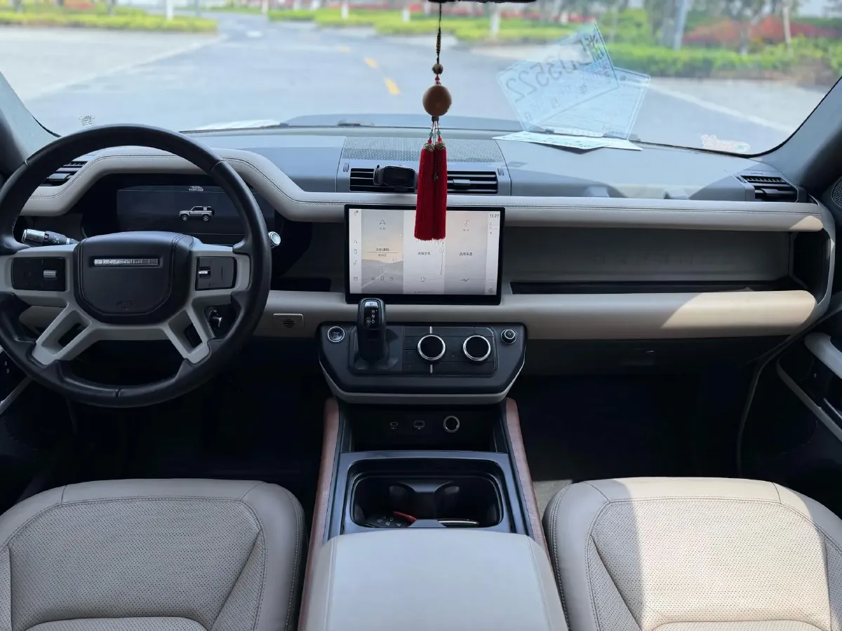 2022 Land Rover Defender 2.0T 300HP L4 8AT,autocango,china used car exporter,china ev exporter,chinese used car exporter,chinese used ev exporter