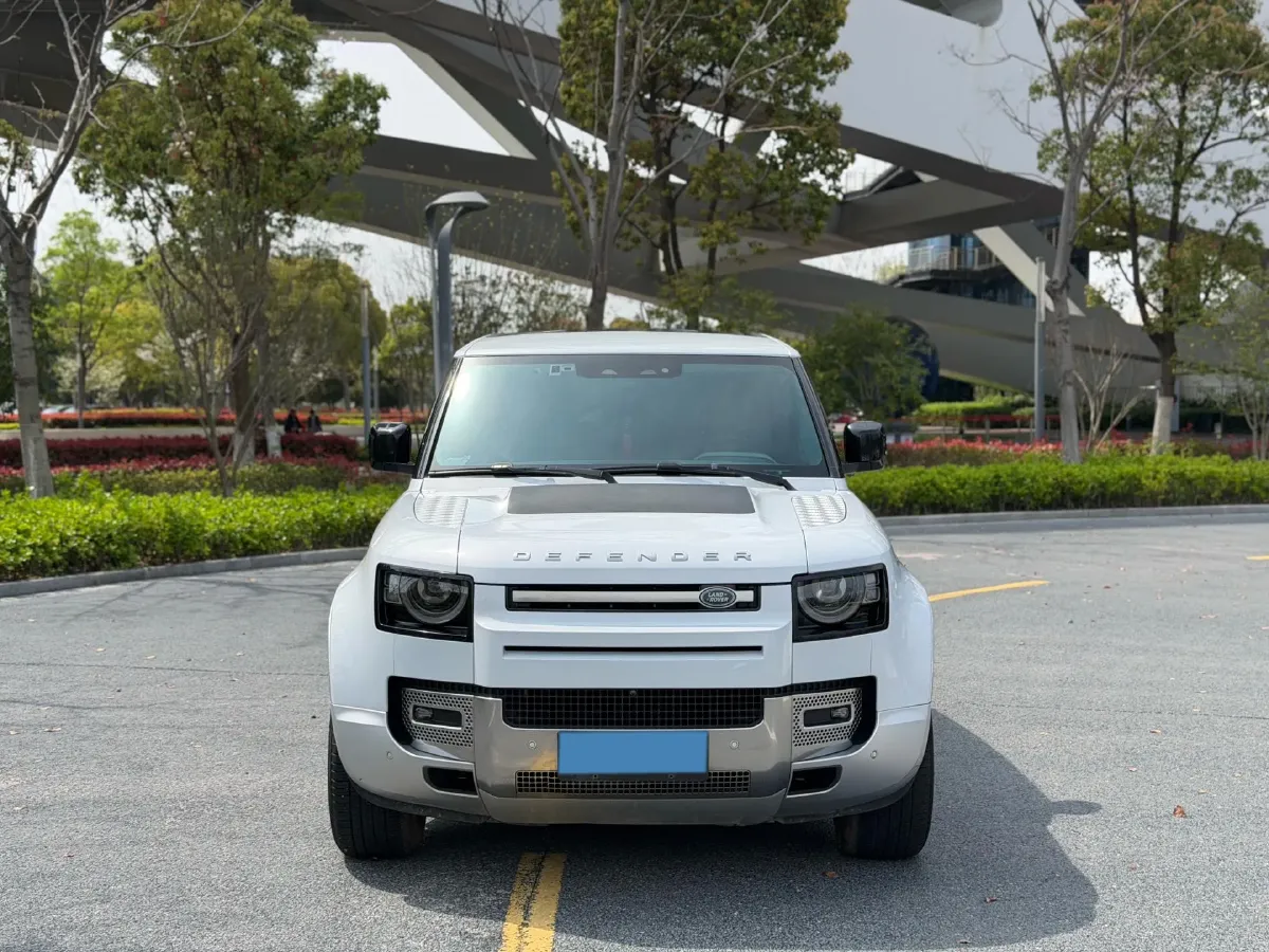 2022 Land Rover Defender 2.0T 300HP L4 8AT,autocango,china used car exporter,china ev exporter,chinese used car exporter,chinese used ev exporter