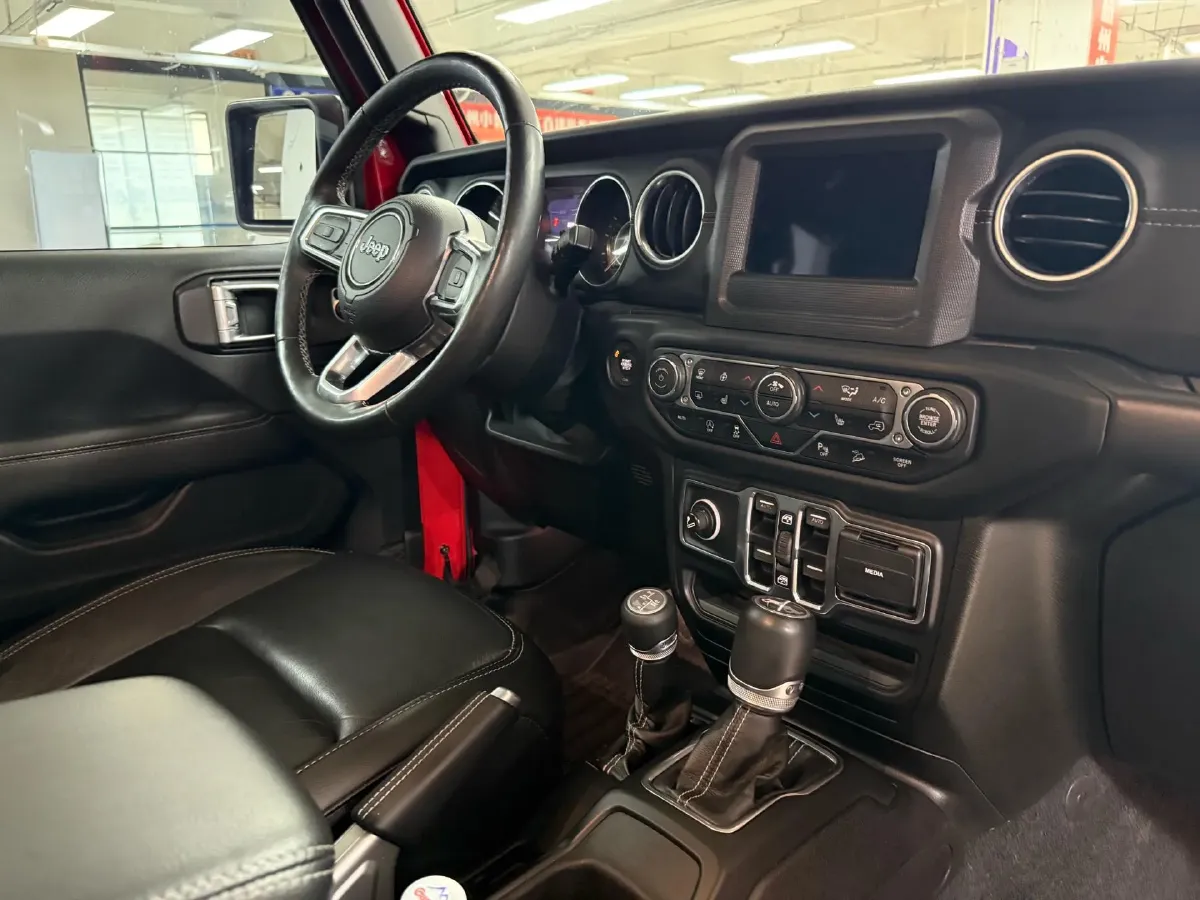 2019 Jeep Wrangler 2.0T 266HP L4 8AT,autocango,china used car exporter,china ev exporter,chinese used car exporter,chinese used ev exporter