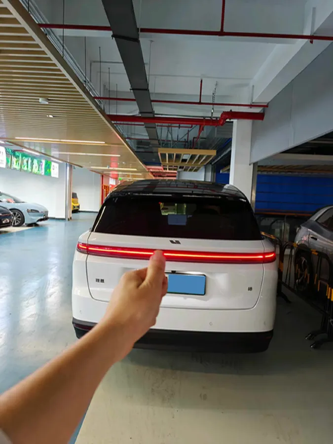 2025 Li i8 BEV,autocango,china used car exporter,china ev exporter,chinese used car exporter,chinese used ev exporter