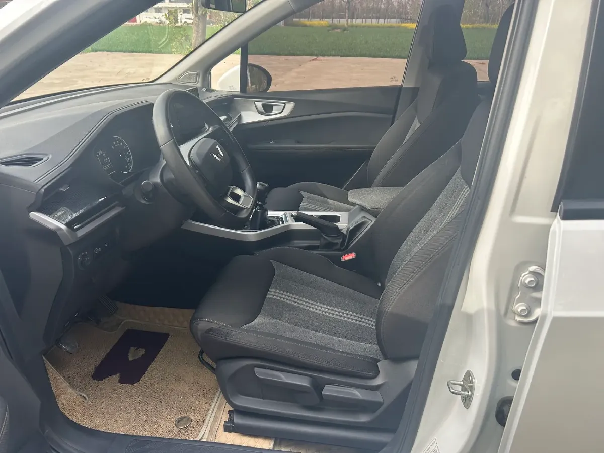 2022 WuLing ZhengChen 2.0L 136HP L4 6MT,autocango,china used car exporter,china ev exporter,chinese used car exporter,chinese used ev exporter