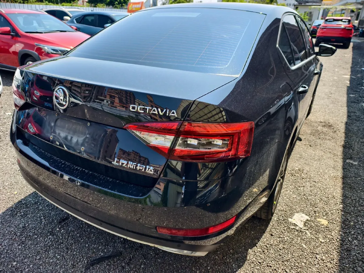 2019 Skoda Octavia 1.5L 116HP L4 6AT,autocango,china used car exporter,china ev exporter,chinese used car exporter,chinese used ev exporter