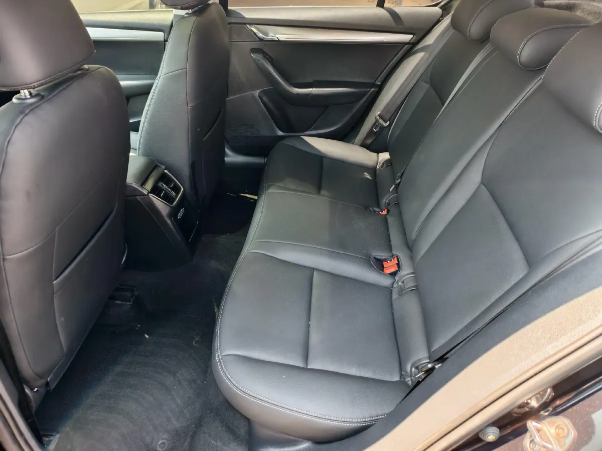 2019 Skoda Octavia 1.5L 116HP L4 6AT,autocango,china used car exporter,china ev exporter,chinese used car exporter,chinese used ev exporter