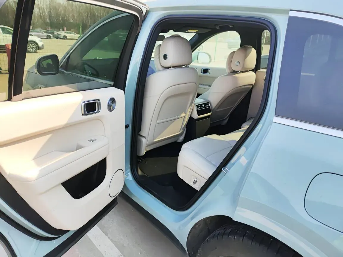 2025 Li L6 Range Extended 154HP L4 REEV,autocango,china used car exporter,china ev exporter,chinese used car exporter,chinese used ev exporter