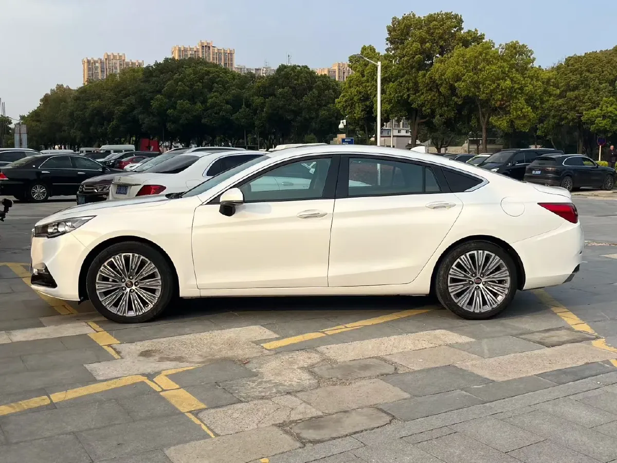 2022 HongQi H5 1.5T 169HP L4 7DCT,autocango,china used car exporter,china ev exporter,chinese used car exporter,chinese used ev exporter