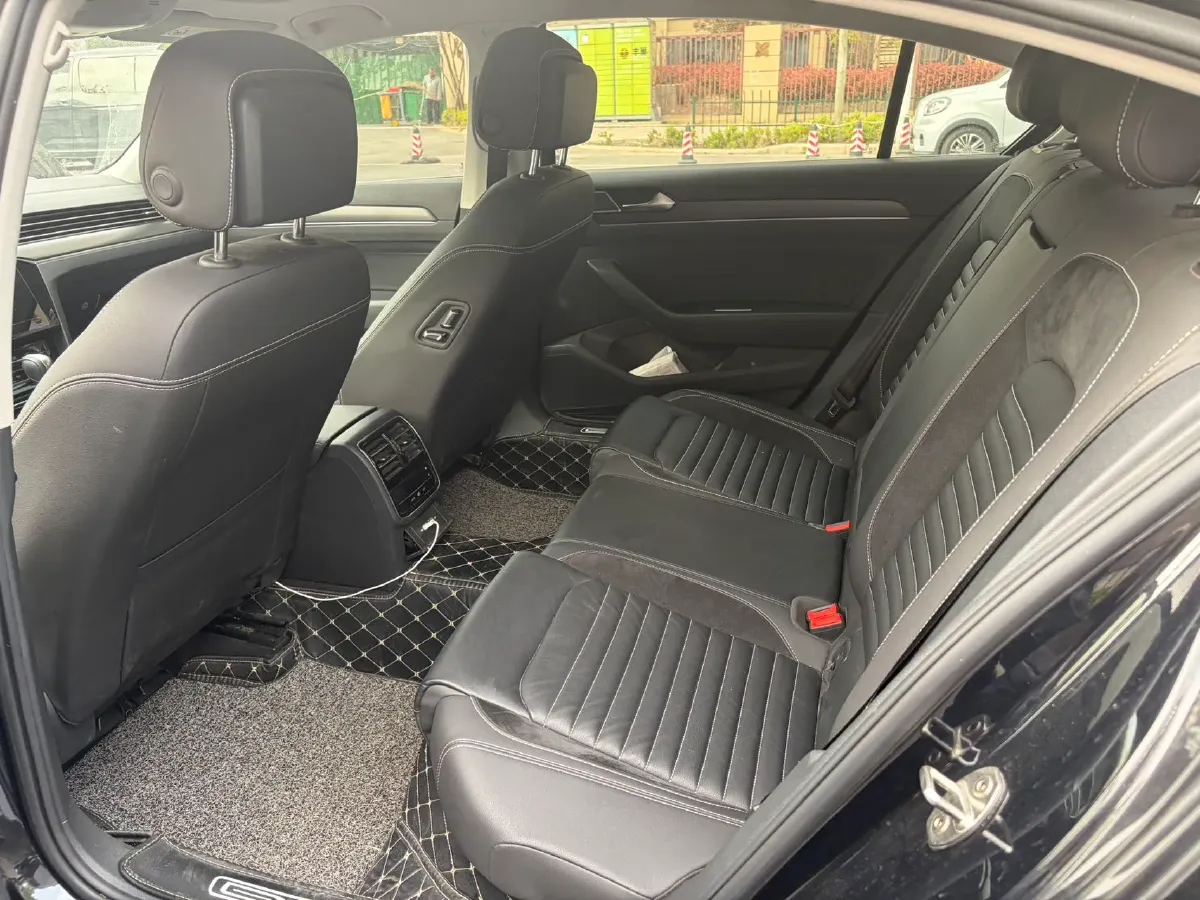 2020 Volkswagen Magotan 2.0T 186HP L4 7DCT,autocango,china used car exporter,china ev exporter,chinese used car exporter,chinese used ev exporter