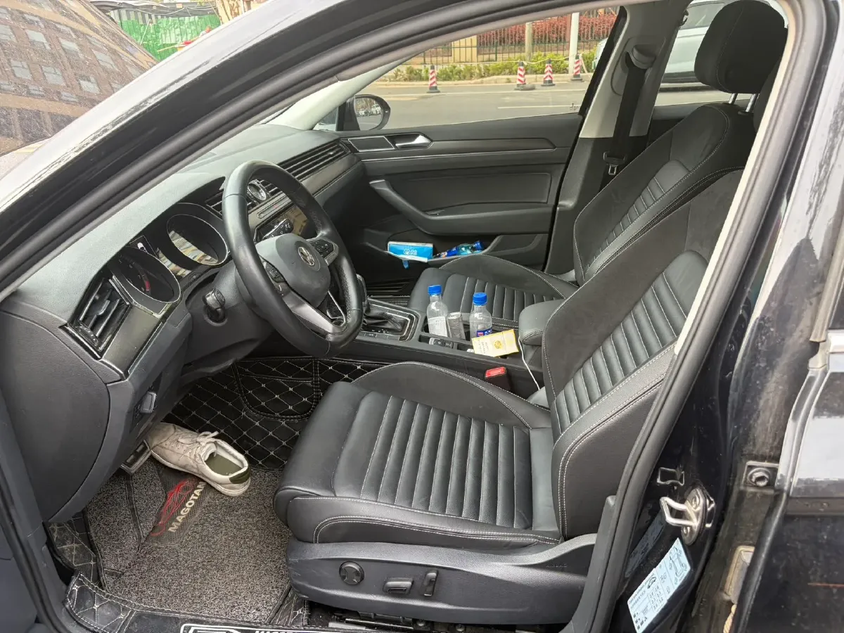 2020 Volkswagen Magotan 2.0T 186HP L4 7DCT,autocango,china used car exporter,china ev exporter,chinese used car exporter,chinese used ev exporter