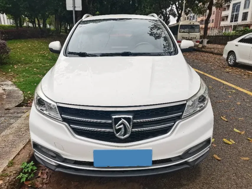 2019 BaoJun 730 1.5L 112HP L4 6MT,autocango,china used car exporter,china ev exporter,chinese used car exporter,chinese used ev exporter