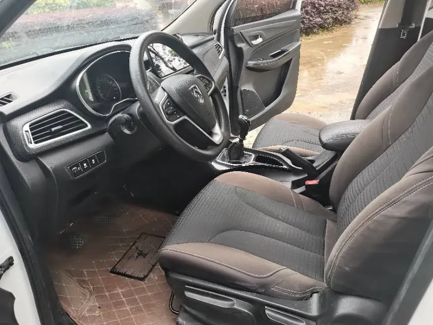 2019 BaoJun 730 1.5L 112HP L4 6MT,autocango,china used car exporter,china ev exporter,chinese used car exporter,chinese used ev exporter