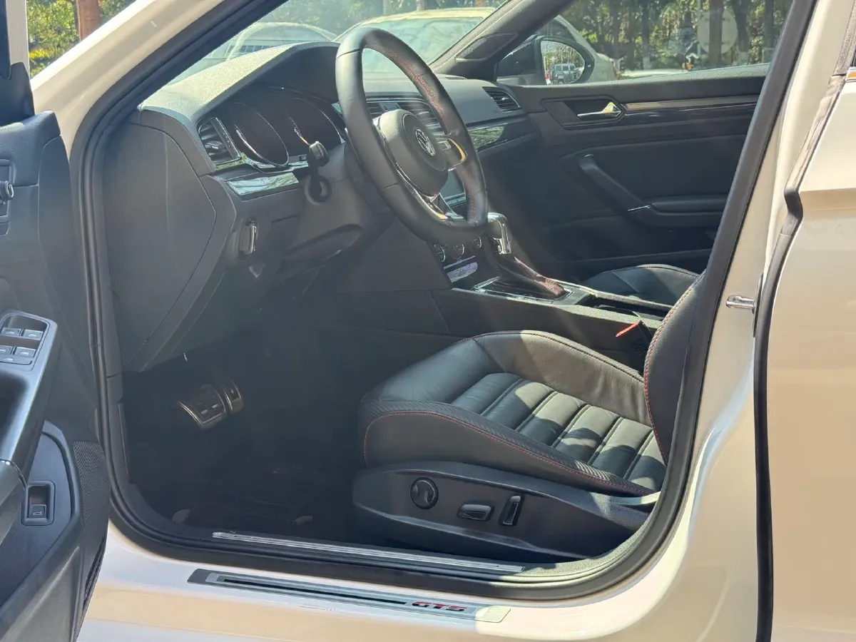 2017 Volkswagen Lamando 2.0T 220HP L4 7DCT,autocango,china used car exporter,china ev exporter,chinese used car exporter,chinese used ev exporter