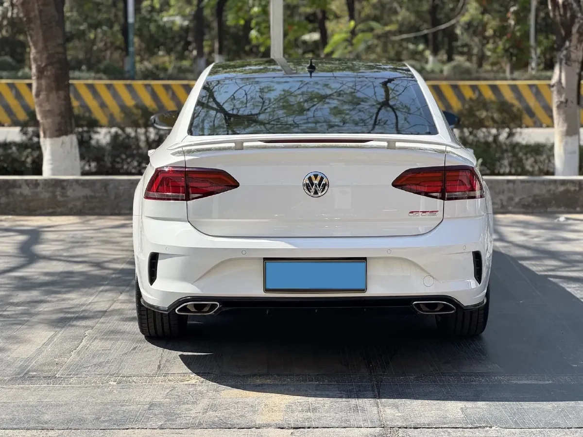 2017 Volkswagen Lamando 2.0T 220HP L4 7DCT,autocango,china used car exporter,china ev exporter,chinese used car exporter,chinese used ev exporter