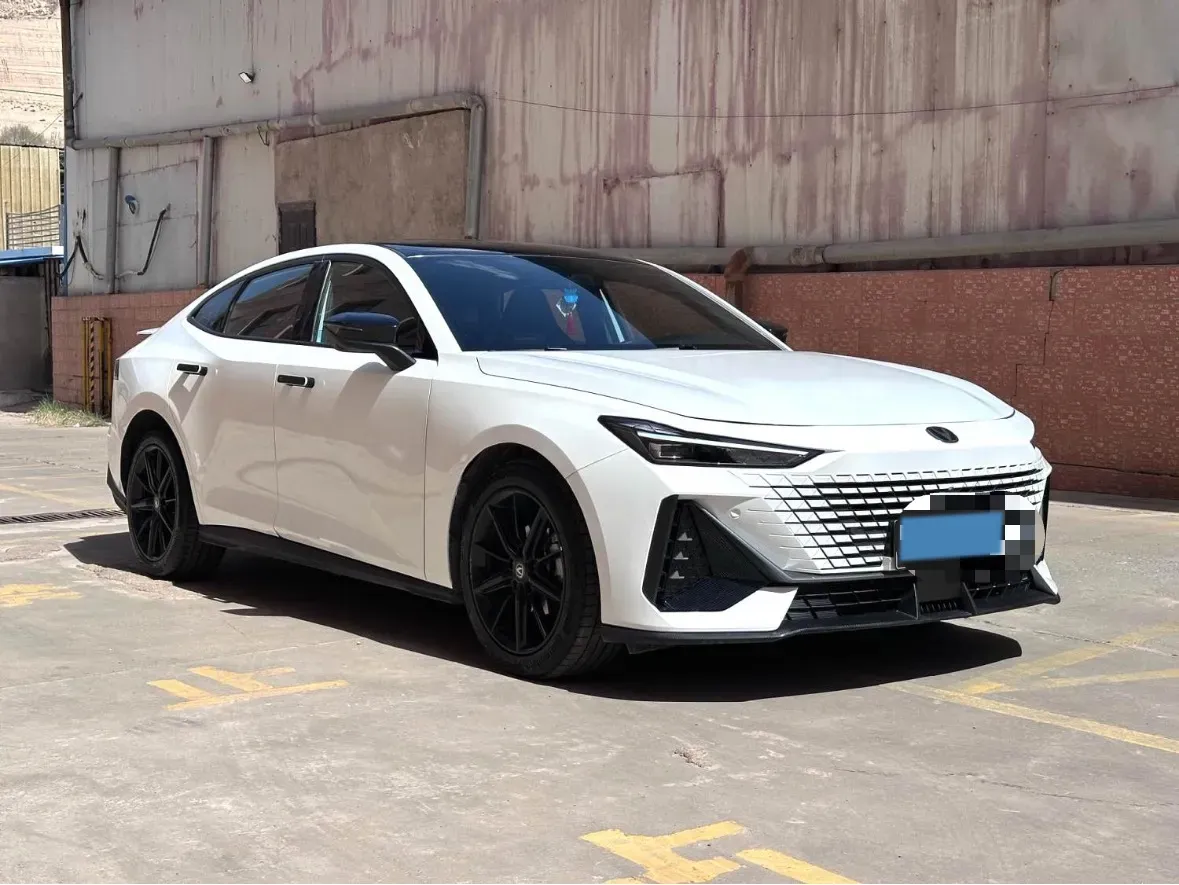 2023 ChangAn UNI-V 1.5T 188HP L4 7DCT,autocango,china used car exporter,china ev exporter,chinese used car exporter,chinese used ev exporter