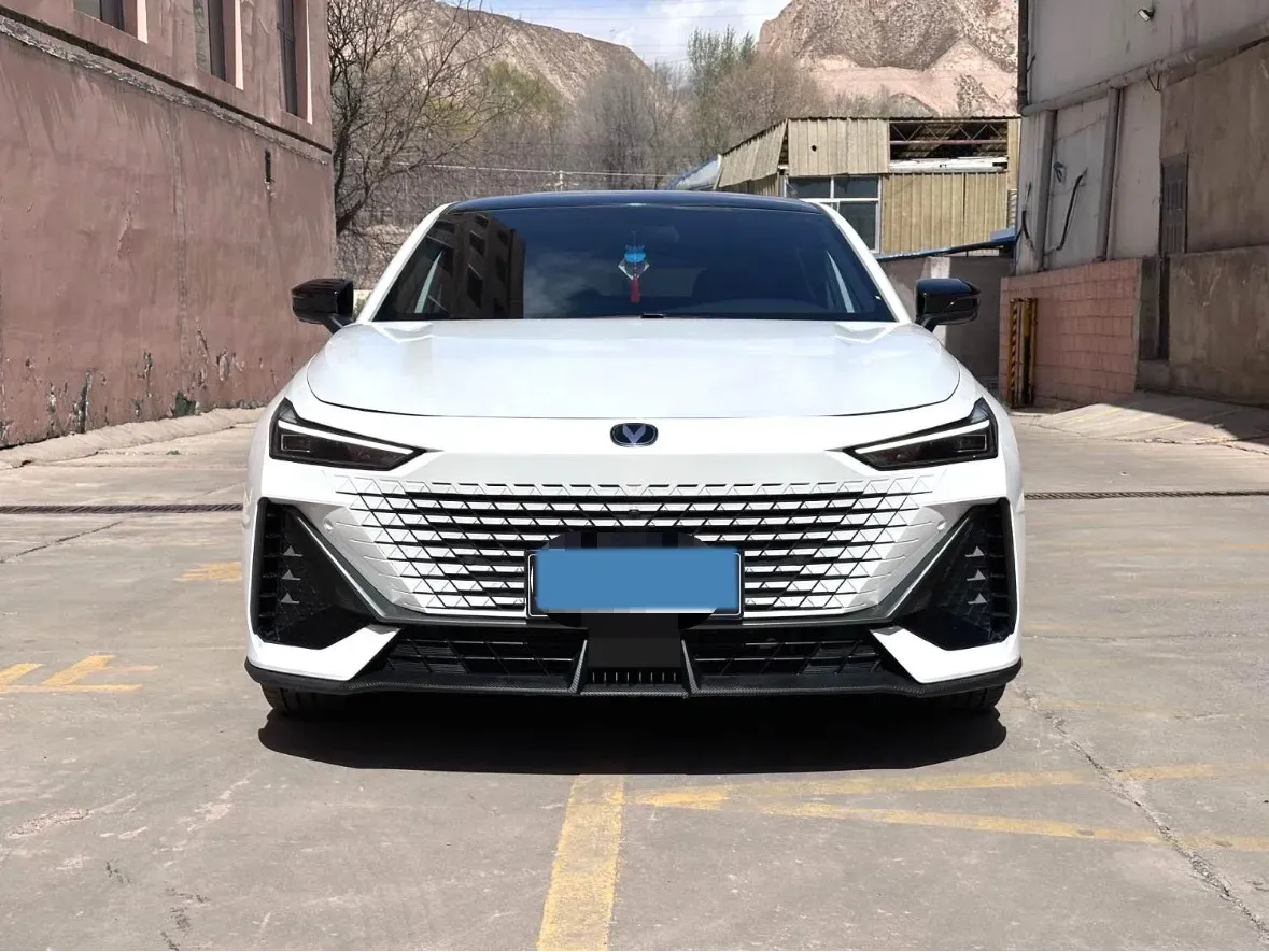 2023 ChangAn UNI-V 1.5T 188HP L4 7DCT,autocango,china used car exporter,china ev exporter,chinese used car exporter,chinese used ev exporter