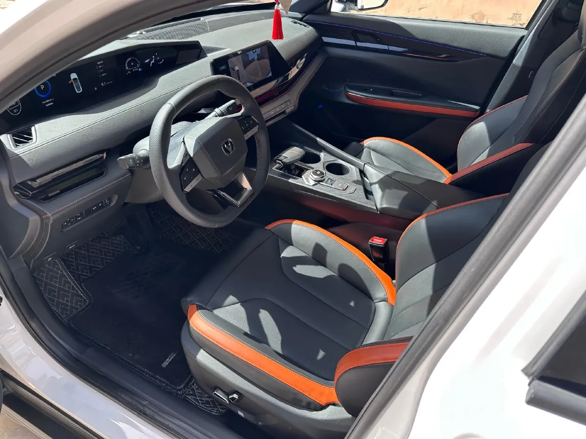 2023 ChangAn UNI-V 1.5T 188HP L4 7DCT,autocango,china used car exporter,china ev exporter,chinese used car exporter,chinese used ev exporter