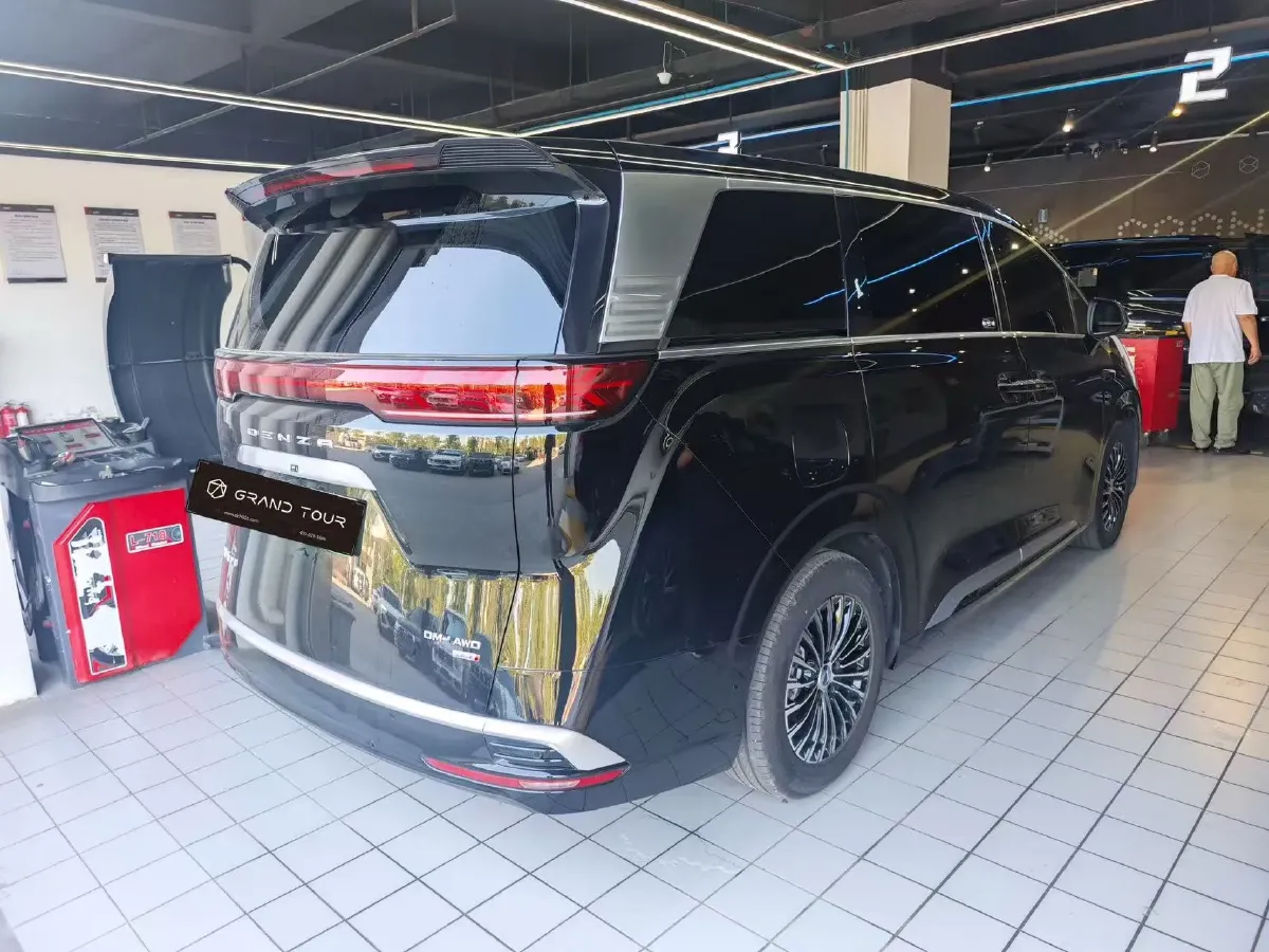 2025 Denza D9 1.5T 156HP L4 E-CVT PHEV 40KWH,autocango,china used car exporter,china ev exporter,chinese used car exporter,chinese used ev exporter