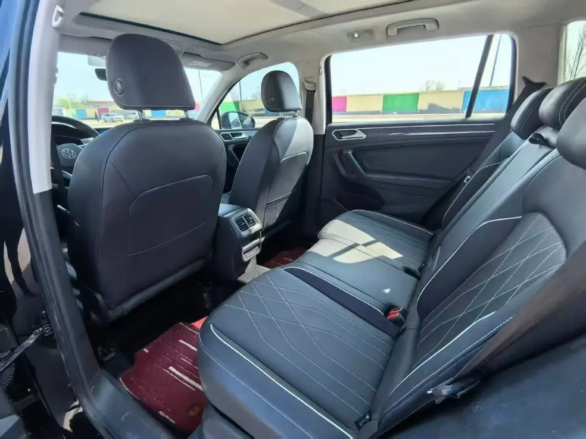 2025 Volkswagen Tiguan L 2.0T 186HP L4 7DCT,autocango,china used car exporter,china ev exporter,chinese used car exporter,chinese used ev exporter