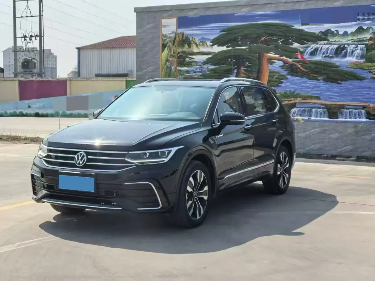 2025 Volkswagen Tiguan L 2.0T 186HP L4 7DCT,autocango,china used car exporter,china ev exporter,chinese used car exporter,chinese used ev exporter