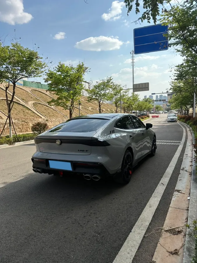 2022 ChangAn UNI-V 1.5T 188HP L4 7DCT,autocango,china used car exporter,china ev exporter,chinese used car exporter,chinese used ev exporter