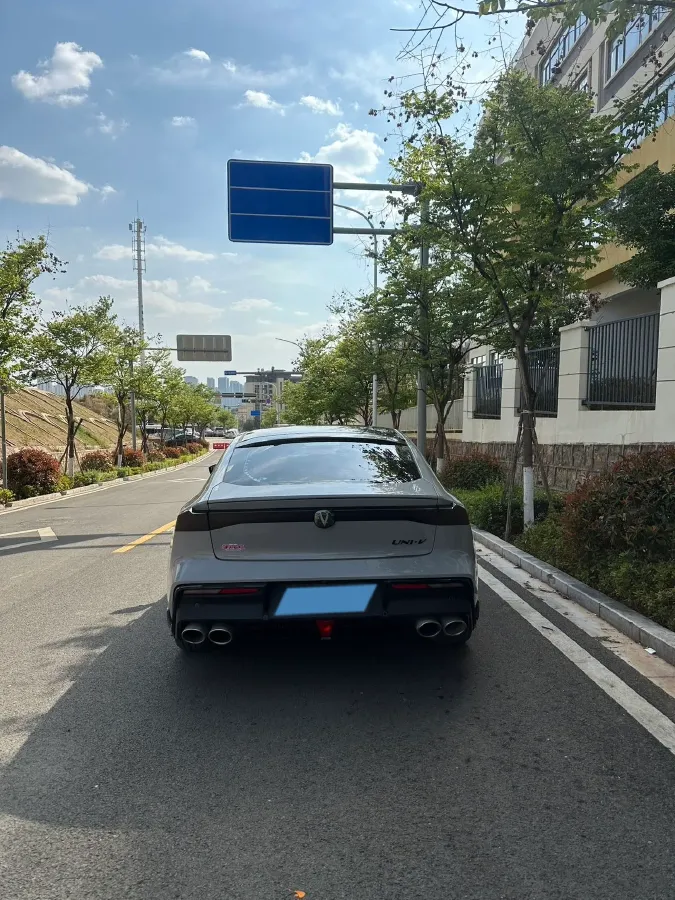 2022 ChangAn UNI-V 1.5T 188HP L4 7DCT,autocango,china used car exporter,china ev exporter,chinese used car exporter,chinese used ev exporter