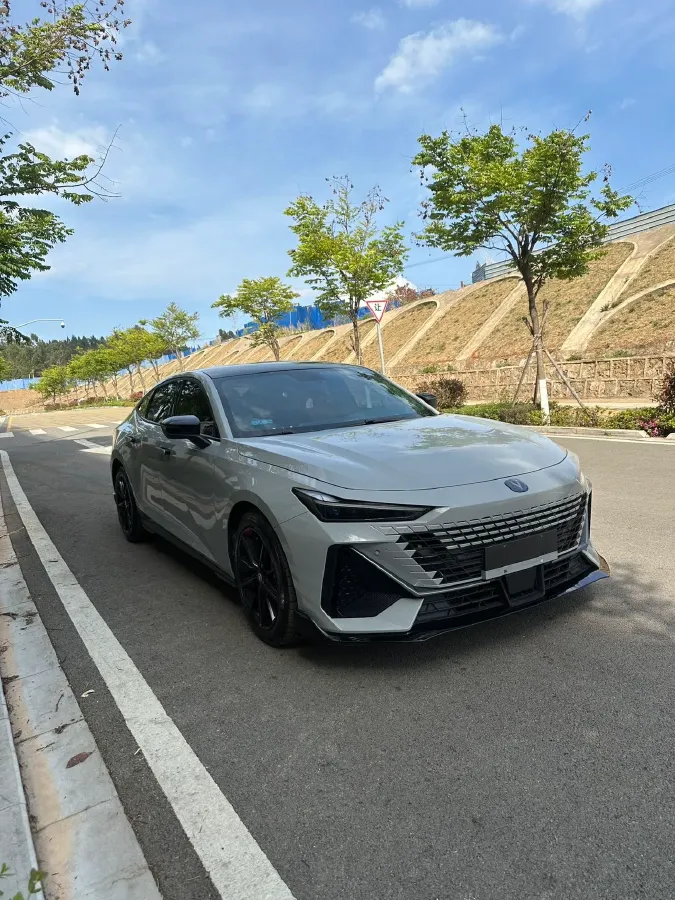 2022 ChangAn UNI-V 1.5T 188HP L4 7DCT,autocango,china used car exporter,china ev exporter,chinese used car exporter,chinese used ev exporter