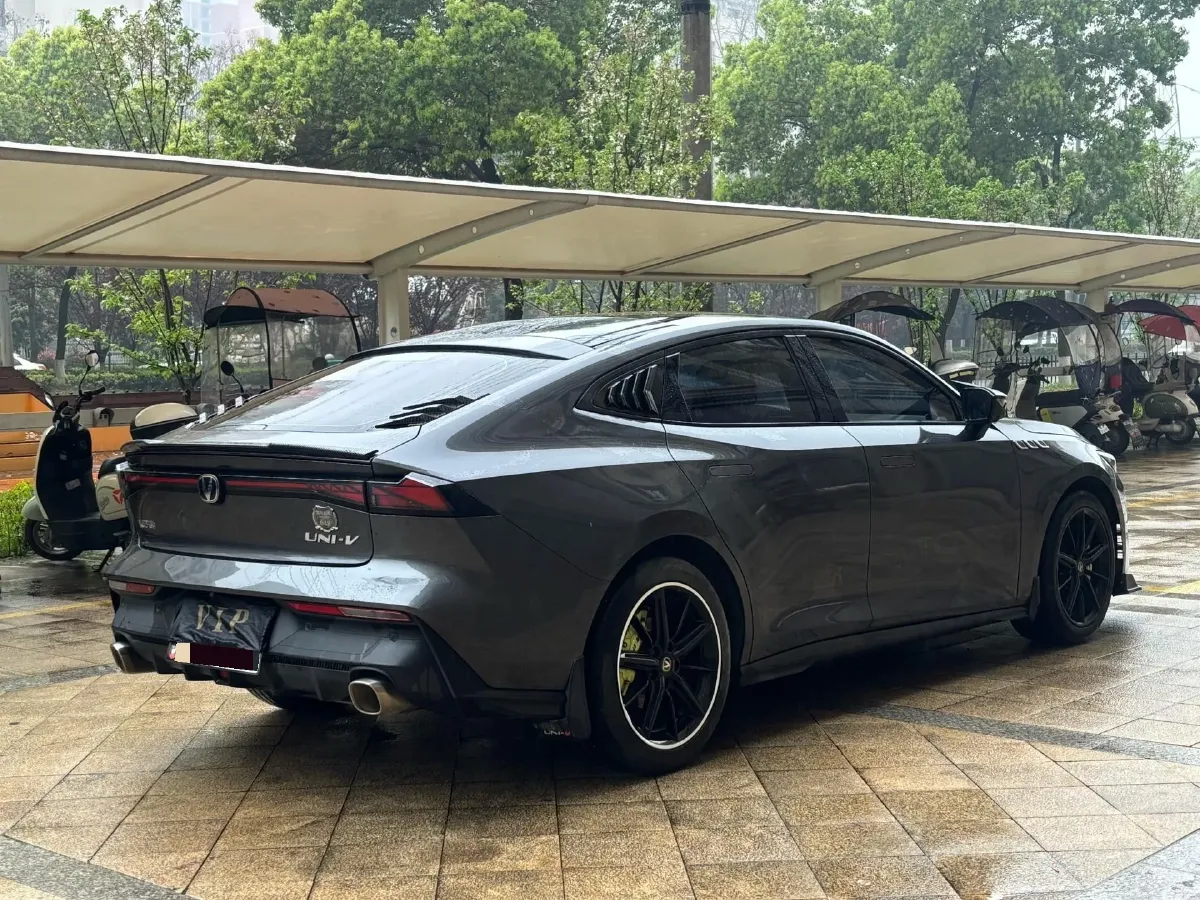 2022 ChangAn UNI-V 1.5T 188HP L4 7DCT,autocango,china used car exporter,china ev exporter,chinese used car exporter,chinese used ev exporter